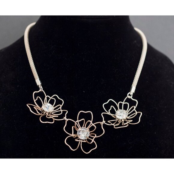 Vintage Boho Floral Gold Tone Light Necklace 18 Inches by Avon  G19 - Picture 2 of 3